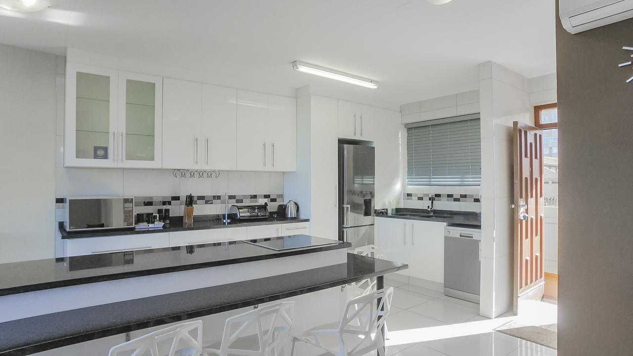 South Coast Beachfront Holiday Apartments Аманцимтоти Екстериор снимка